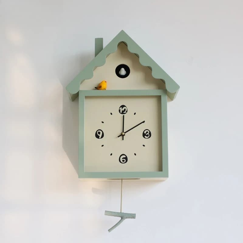 Relógio de parede em forma de casa com pássaro amarelo, verde e branco, para sala de estar.