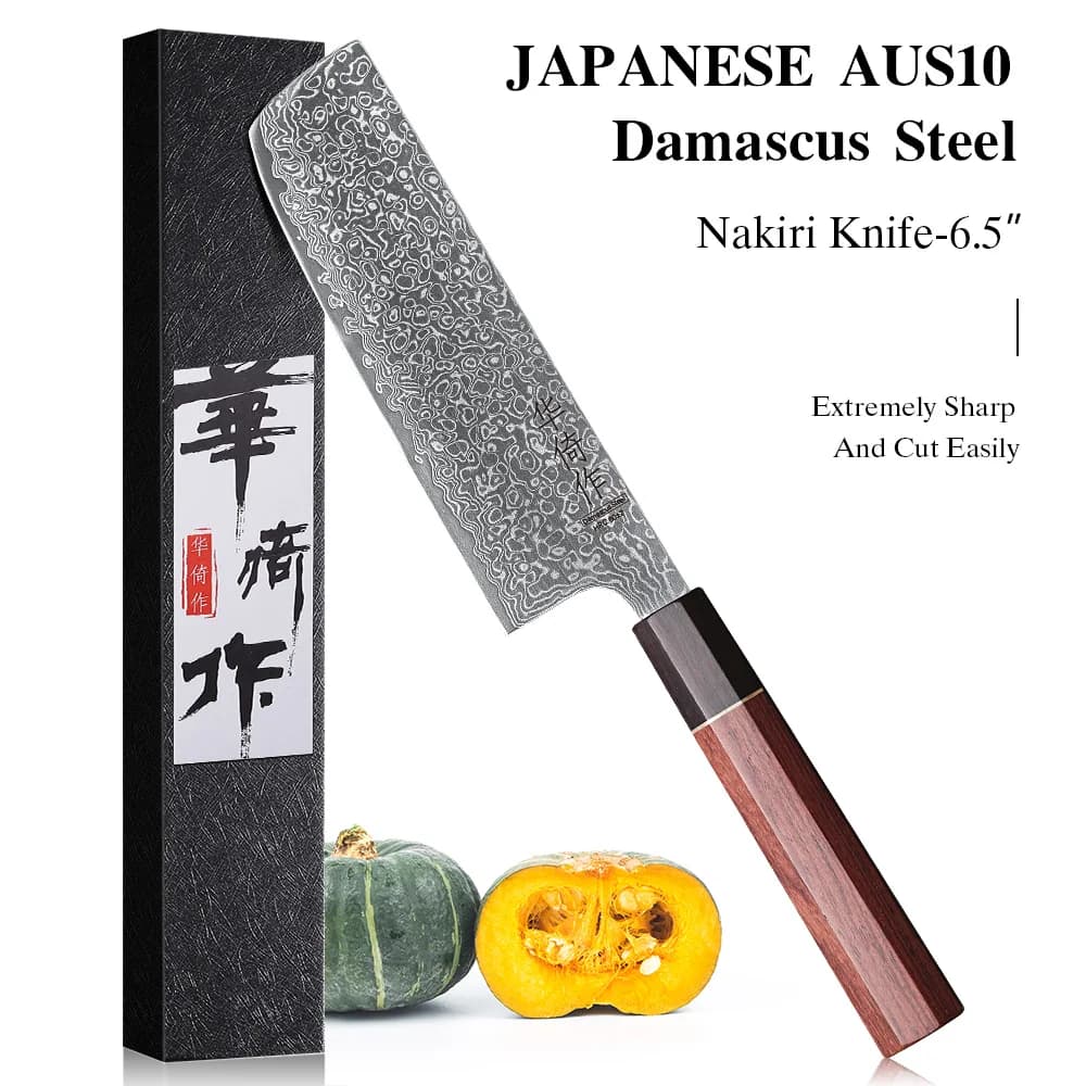 Faca de chef estilo japonês Nakiri de 6,5 polegadas em aço damasco, cabo marrom, embalagem preta com caracteres chineses, abóbora cortada ao lado.