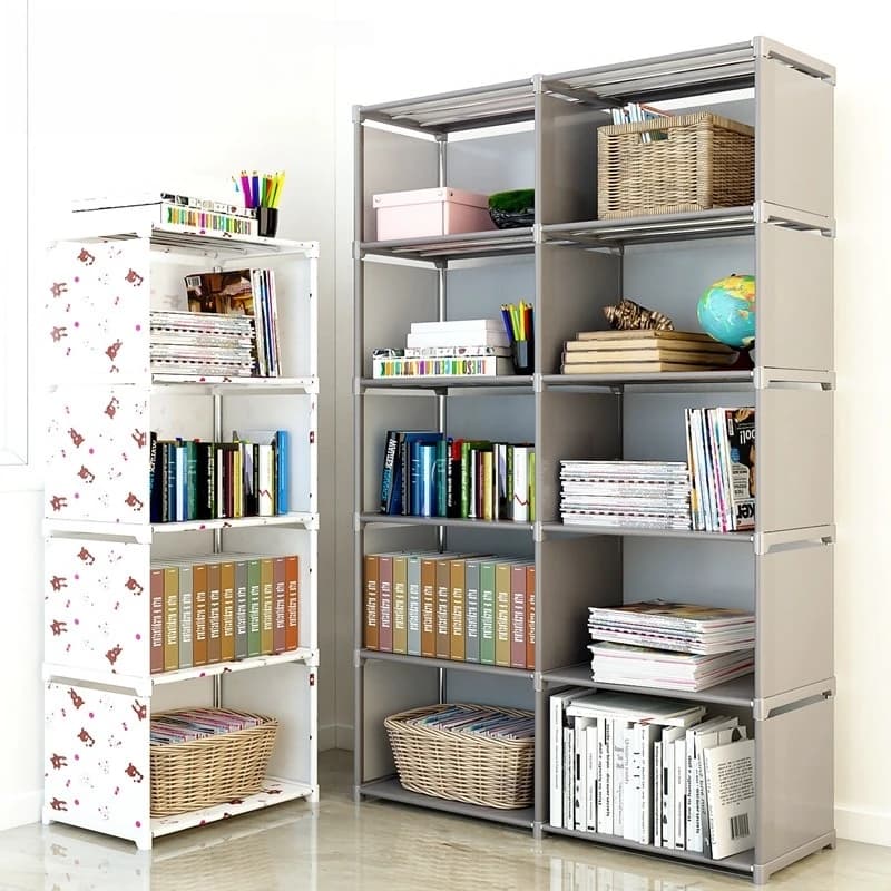 Estante multicamadas fácil montagem branca e cinza com livros e itens decorativos