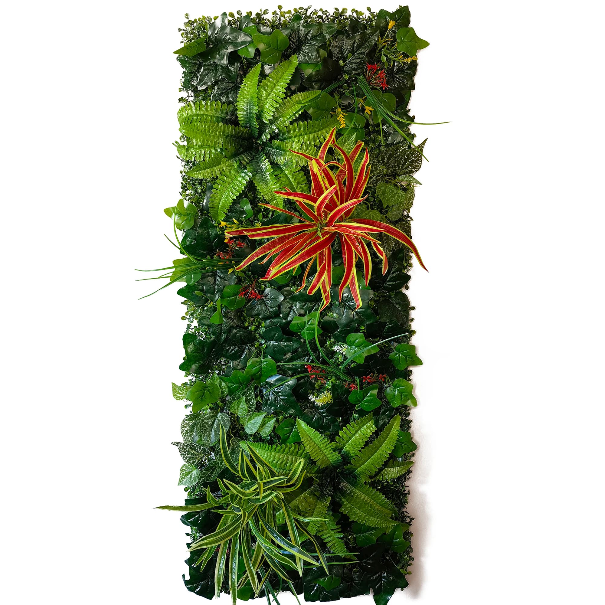 Painel decorativo de grama falsa verde com flores vermelhas, ideal para decoração de casamentos e jardins.