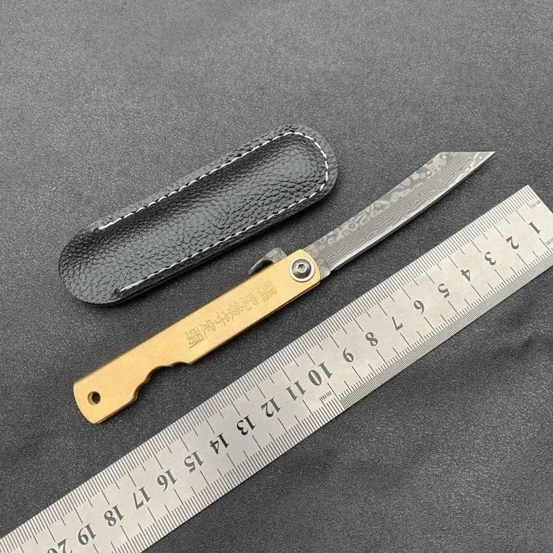 Faca dobrável Higonokami japonesa com lâmina em aço damasco VG10 e cabo de cobre com estojo preto