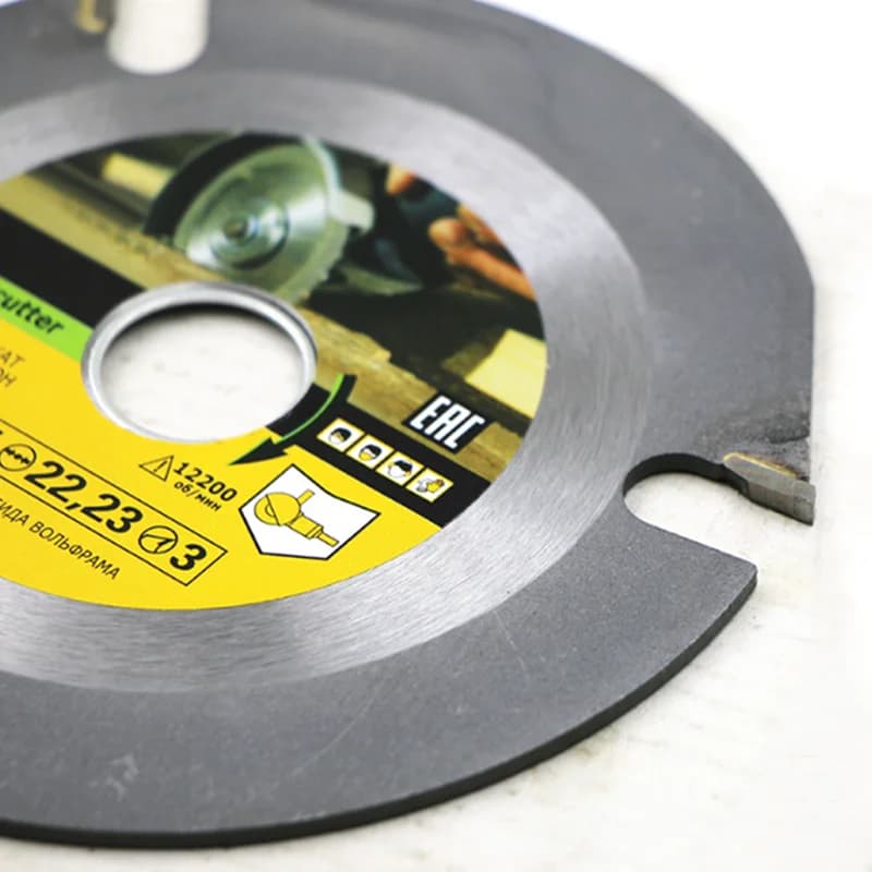 Lâmina de serra para entalhe em madeira com disco de liga dura prata 125mm close no rótulo