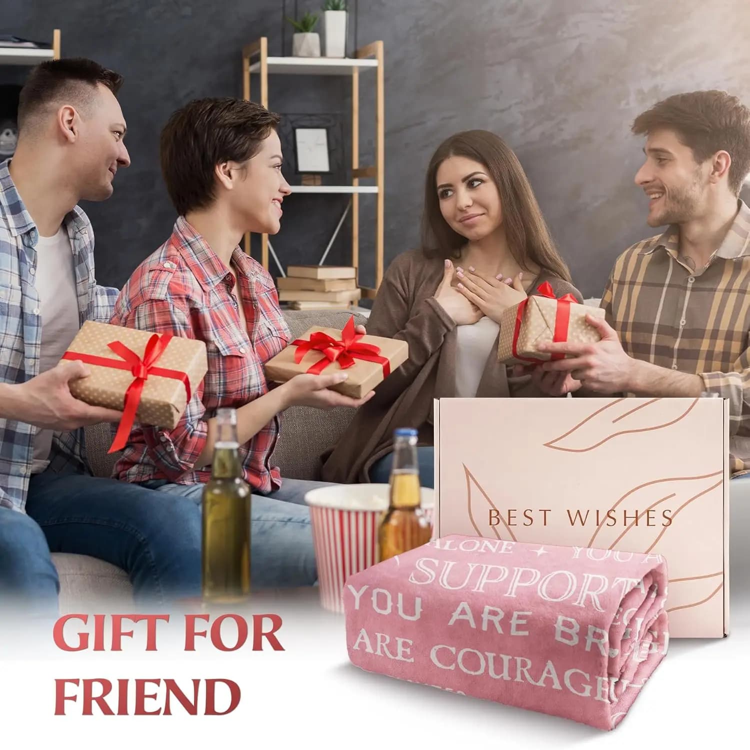 Capa de edredom preta com estampa de personagens, ideal para presente, mostrada com caixa de presente e pessoas trocando presentes