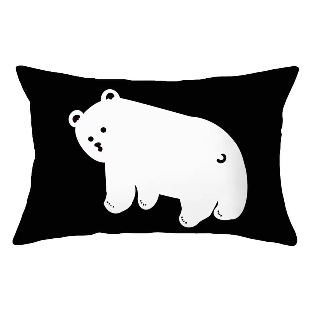 Travesseiro decorativo preto com estampa de urso branco da linha Sweet And Lucky tamanho padrão