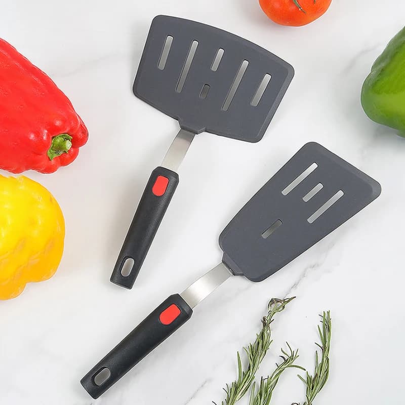 Espátulas cinza de silicone com cabo preto e detalhe vermelho, conjunto para cozinha resistente ao calor