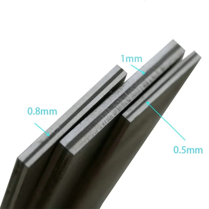 Espessura das lâminas para faca artesanal em aço damasco variando entre 0.5mm e 1mm