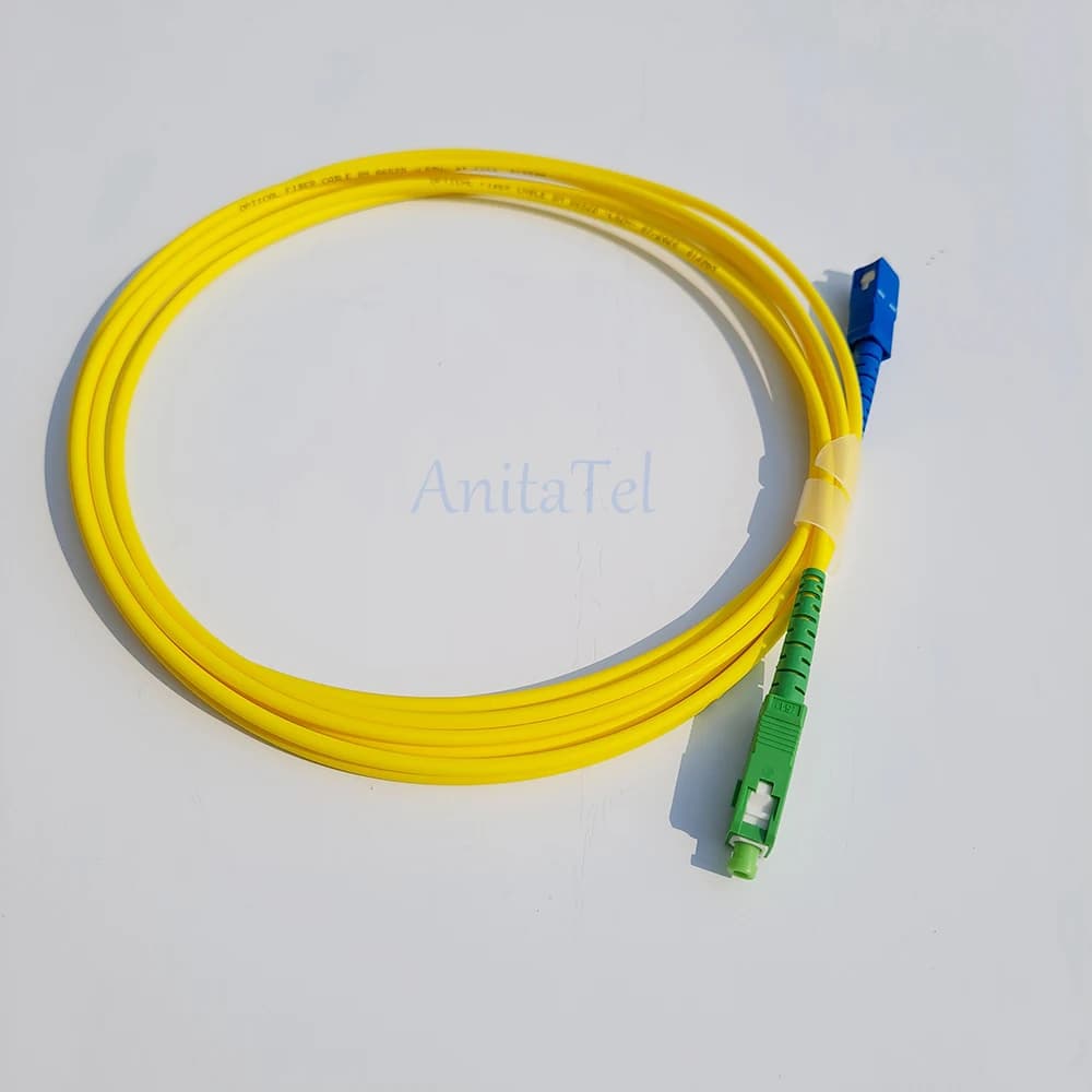 Cabo de remendo fibra óptica monomodo amarelo com conectores SC/APC verde e SC/UPC azul