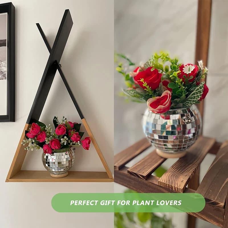 Vaso de flores Disco Ball Boho espelhado prateado com flores artificiais em decoração moderna de interiores