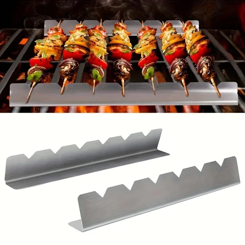 Suporte para espetos de churrasco em aço inoxidável prata metálico com 6 espetos variados na grelha