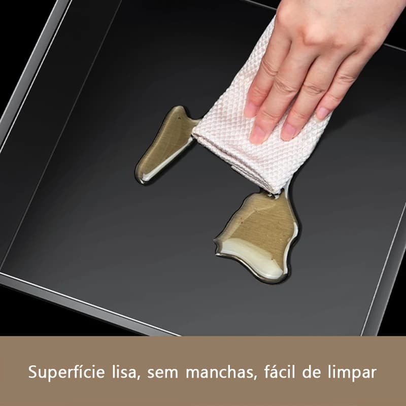 Armário embutido Jácotei inox preto com superfície lisa fácil de limpar e sem manchas