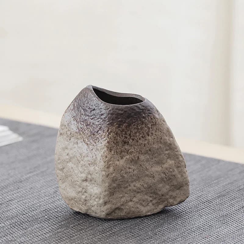 Vaso decorativo CHANSHOVA H307 em cerâmica cinza escuro com textura irregular e acabamento rústico