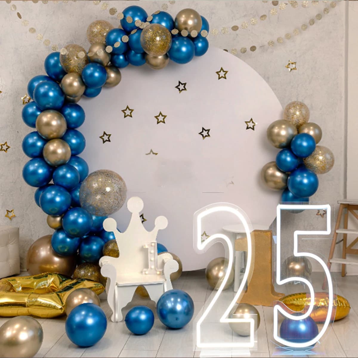 Sinal de néon LED branco número 25 extragrande 76x100 cm decorativo para festa com balões azuis e dourados