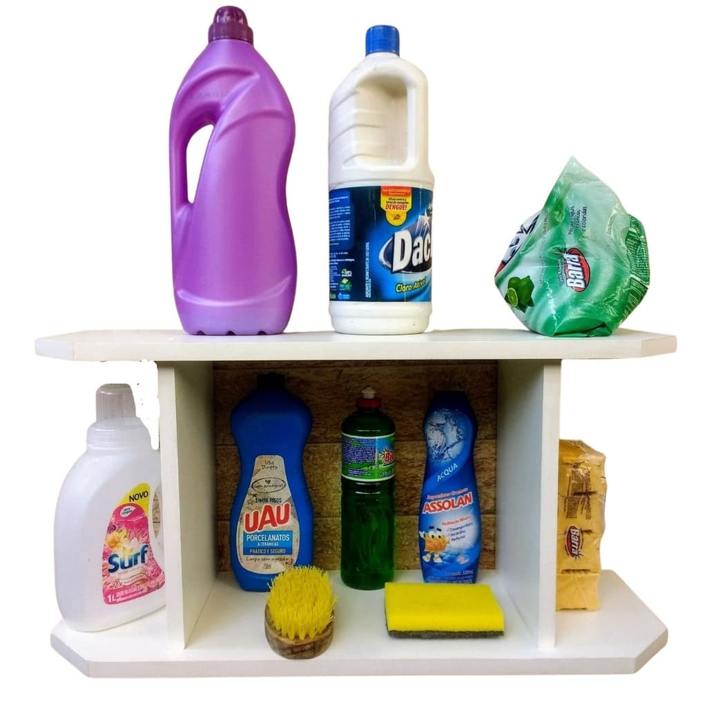Nicho organizador de lavanderia branco com prateleiras e produtos de limpeza