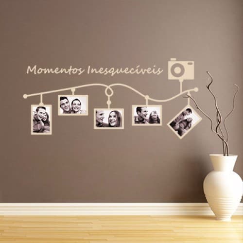 Adesivo de papel de parede com fotos e a frase 'Momentos Inesquecíveis' em fundo cinza