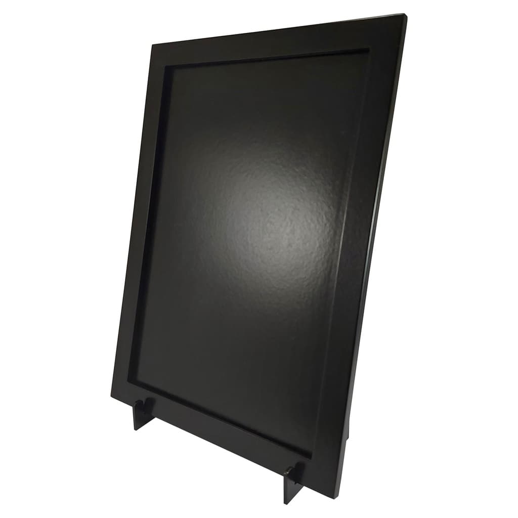 Porta retrato preto para parede e mesa, acabamento fosco, fundo branco, vazio.