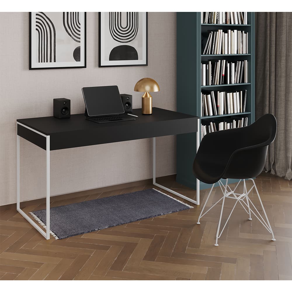 Escrivaninha Industrial Office Estudo Malta Preta 137x53cm Com 1 Poltrona Preta Eames Eiffel Base Fe