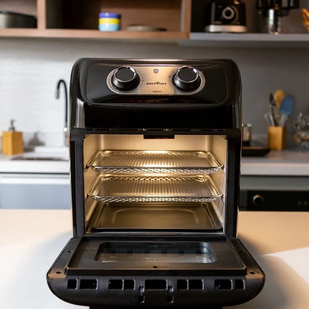 Fritadeira Air Fryer BRF2300P Oven Britania - 127v preta com porta aberta