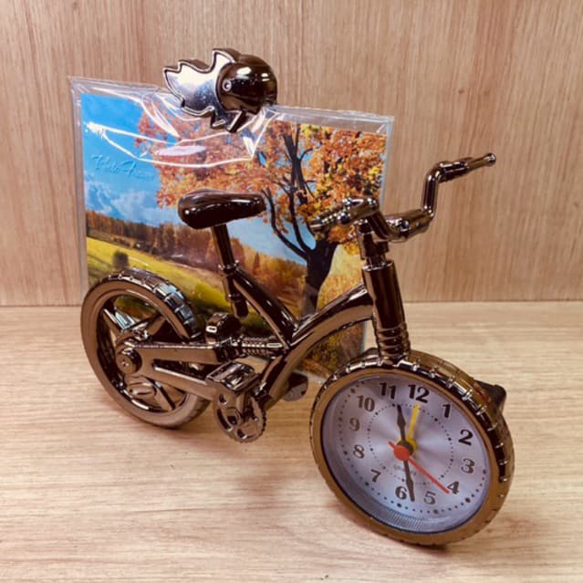 Porta retrato bicicleta com relógio de mesa decorativo, fundo de madeira