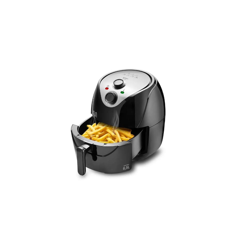 Air fryer preta Multilaser CE126 1700W 6,5L com batatas fritas na gaveta aberta