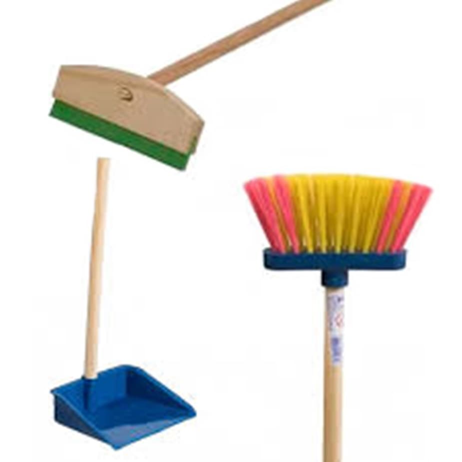 Kit de limpeza infantil com vassoura, rodo e pá em cores vibrantes