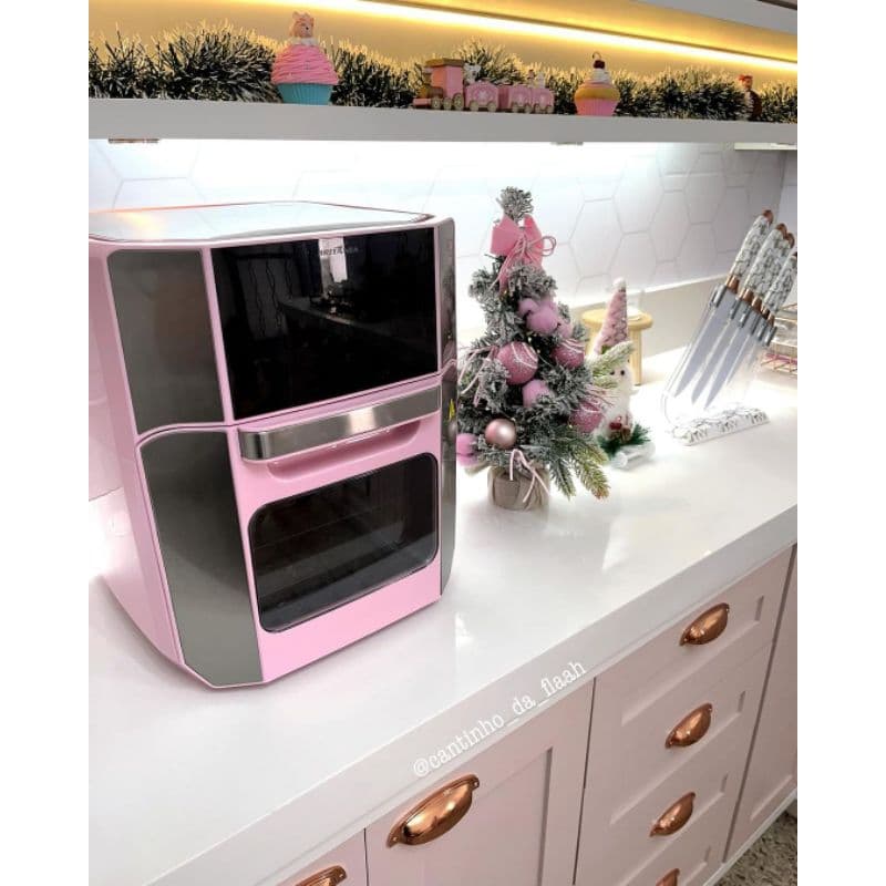 Fritadeira Air Fryer Oven Britânia Rosa 12L 127v em uma cozinha moderna