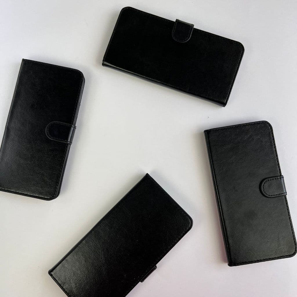 Capas de carteira pretas para Xiaomi Poco C3/Poco M3 Pro, com recorte para cartão e alça de pressão, dispostas sobre fundo branco.