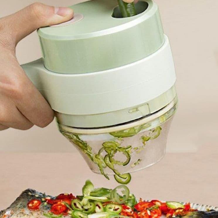 Triturador elétrico multifuncional para vegetais e carnes, mostrando o mecanismo em ação.