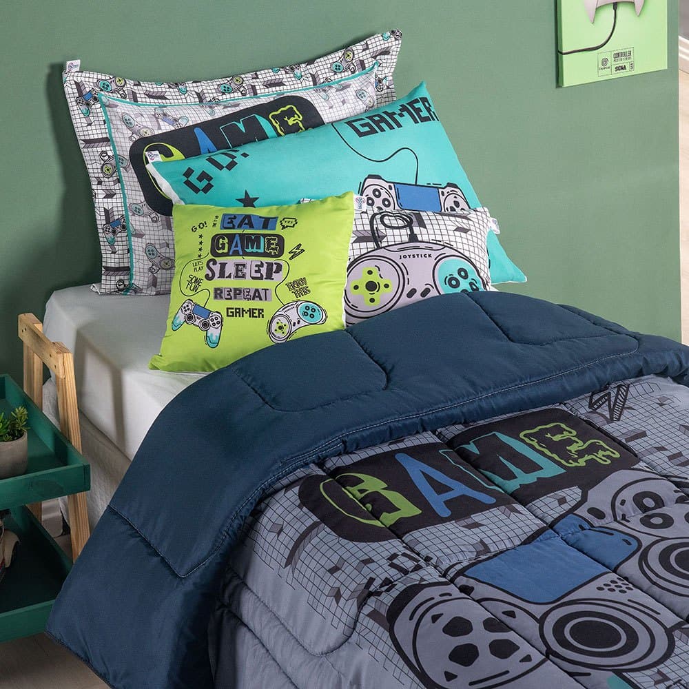 Kit de edredom gamer juvenil solteiro com 5 peças, dupla face, estampas de jogos e personagens de videogames, cores azul, cinza e verde.