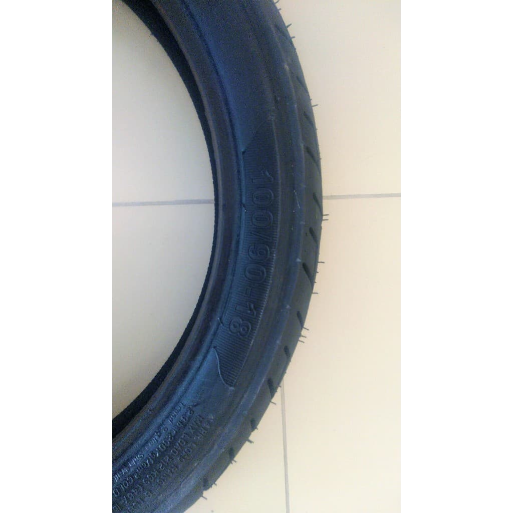 Pneu 100/90 R18 preto para motocicleta, montagem traseira, sem câmara, para Honda 160 Strada.