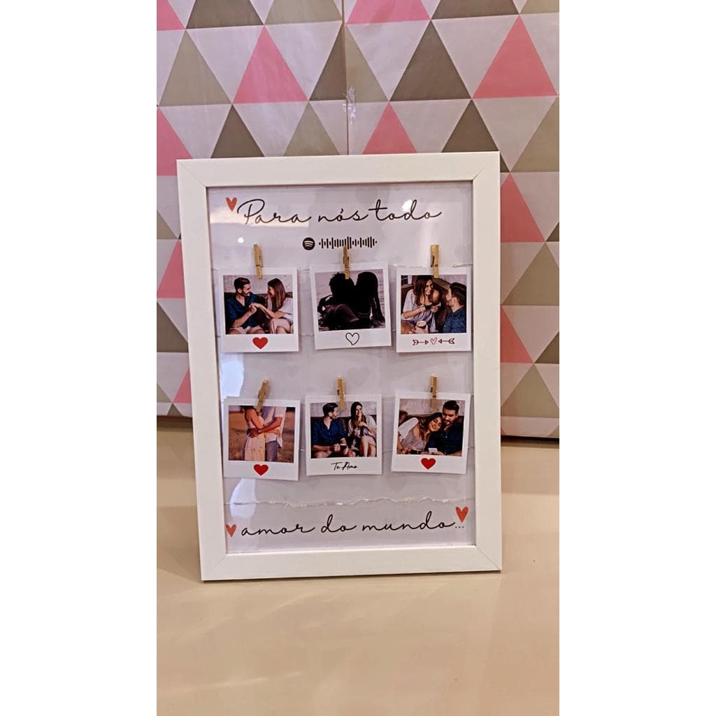 Quadro branco com fotos polaroid personalizadas para decoração