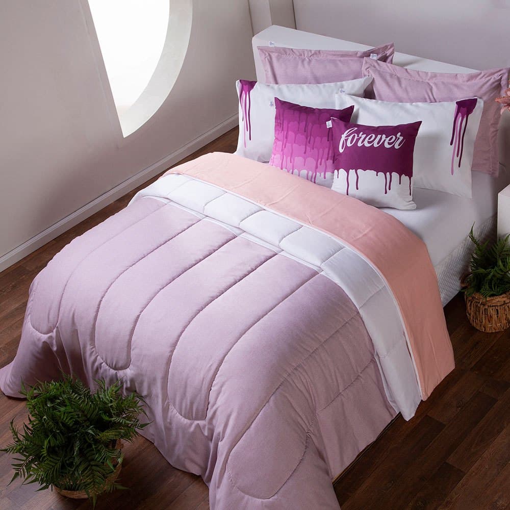 Conjunto de edredom queen rosa e branco com fronhas com a palavra forever