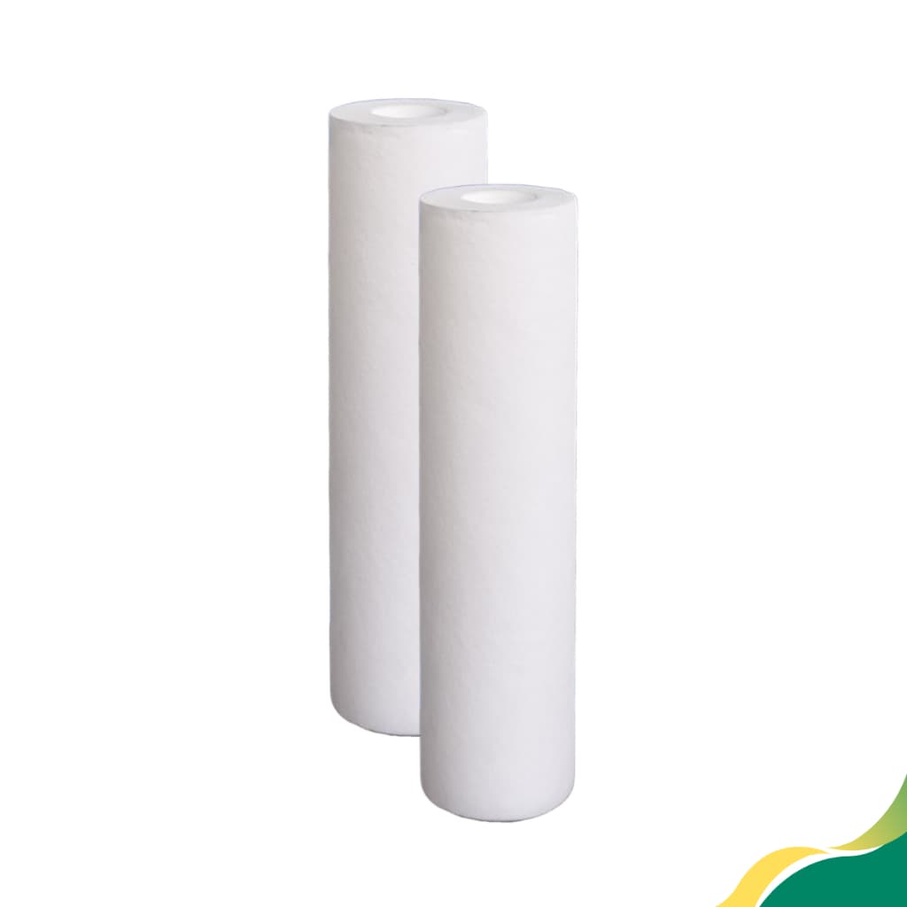 Dois refil de polipropileno brancos para filtro de água, fundo branco