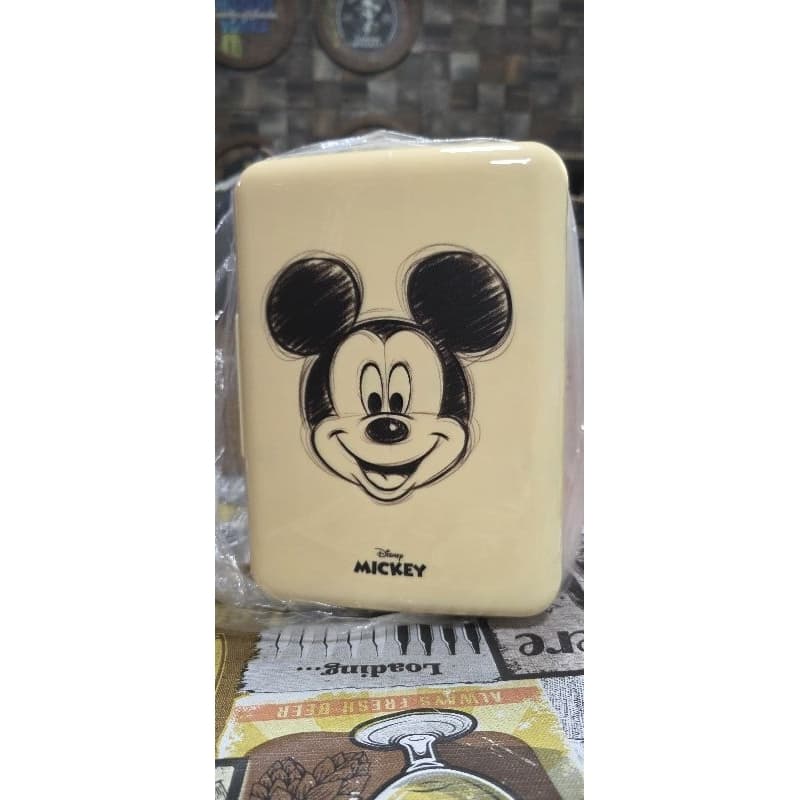 Mini frigobar Disney 4 litros com desenho do Mickey Mouse