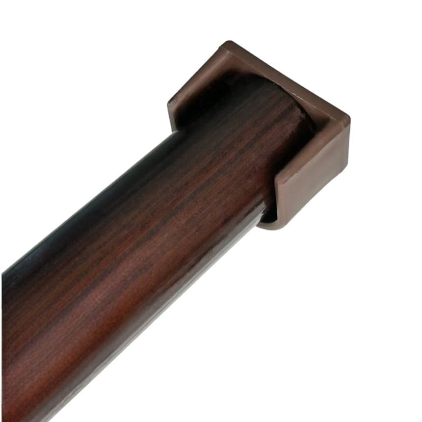 Varão de cortina com flange lateral de 28mm em madeira escura e flange marrom, contra fundo branco.