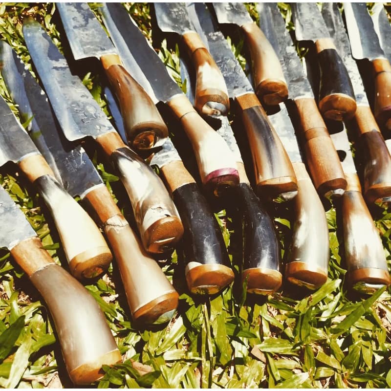Faca Campeira Aço Carbono 9'' com Cabos de Chifre, Madeira e Osso e Bainhas de Couro