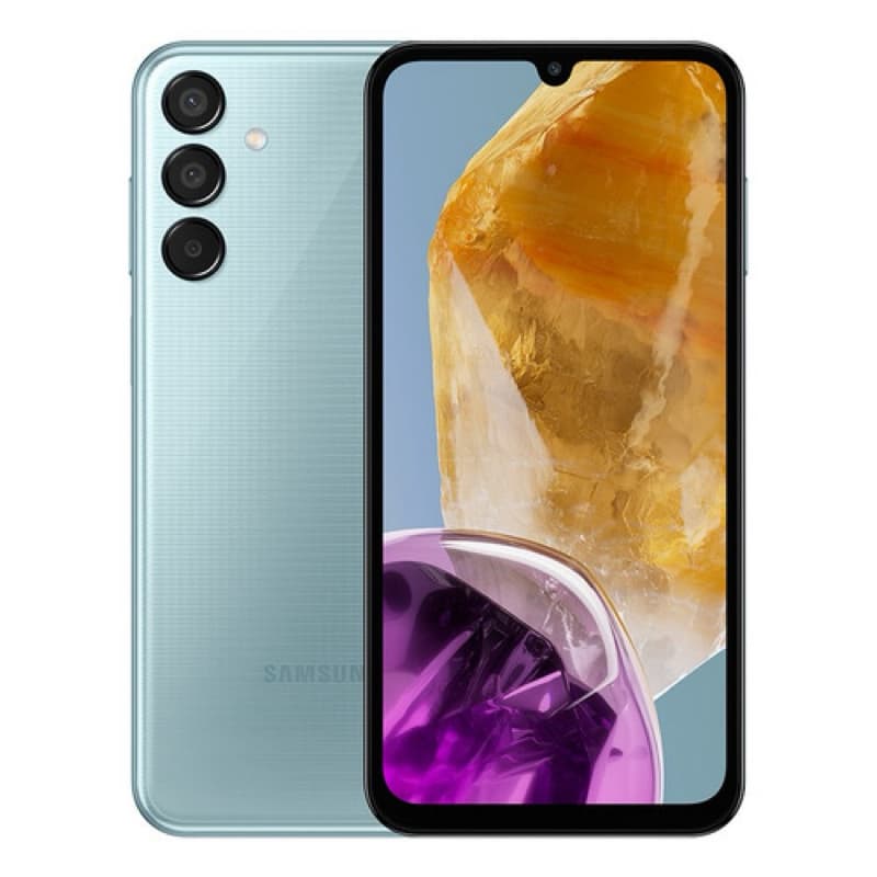Celular Samsung Galaxy M15 5G em azul claro com câmera tripla e fundo de cristais