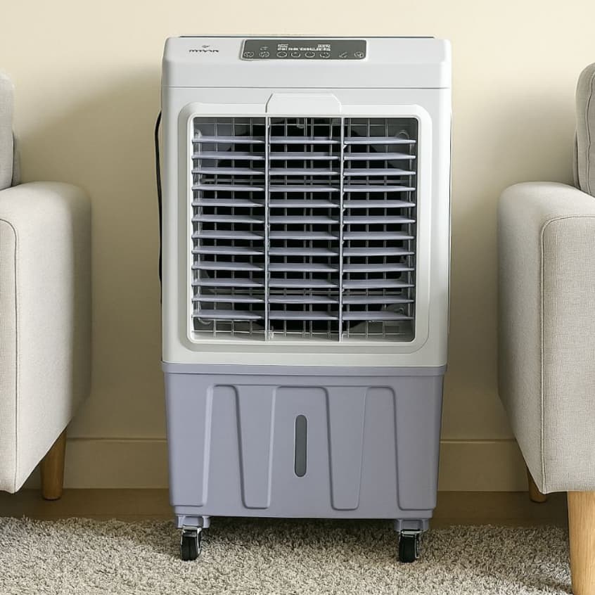 Climatizador industrial portátil de ar frio digital entre sofás