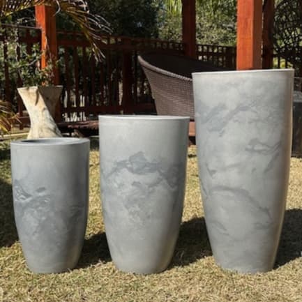 Kit de 3 vasos grandes para plantas, cinza marmorizado, decoração externa.