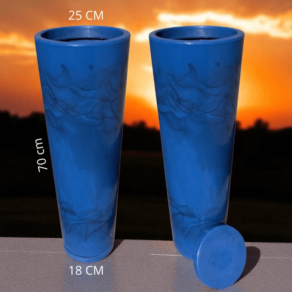 Vasos para plantas Cone Ibiza decorativos modernos em azul brilhante com medidas de 70 cm, 25 cm e 18 cm.