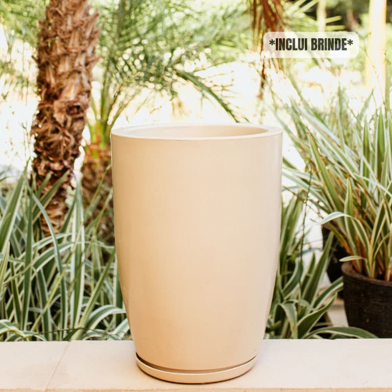 Vaso grande de polietileno marmorizado brilhante para plantas, ideal para jardim ou interior.