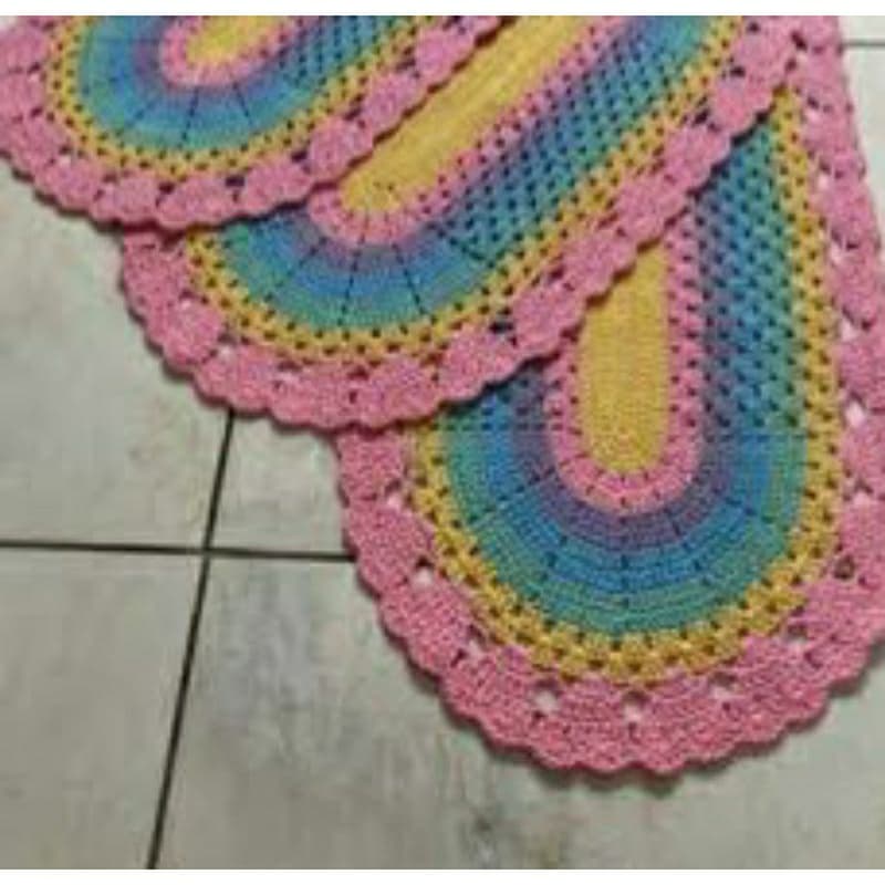 Kit de tapete de crochê arco-íris com três peças, cores vibrantes, vista de cima