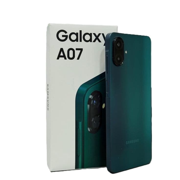 Smartphone Samsung Galaxy A07 verde, caixa branca com texto Galaxy A07