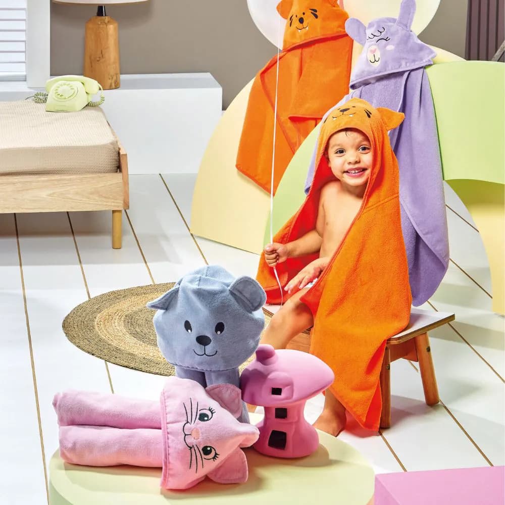 Toalha com Capuz Felpuda Kids Teka 100% Algodão Bordado Divertido 75x100cmA Toalha com Capuz Felpuda Kids Teka transform