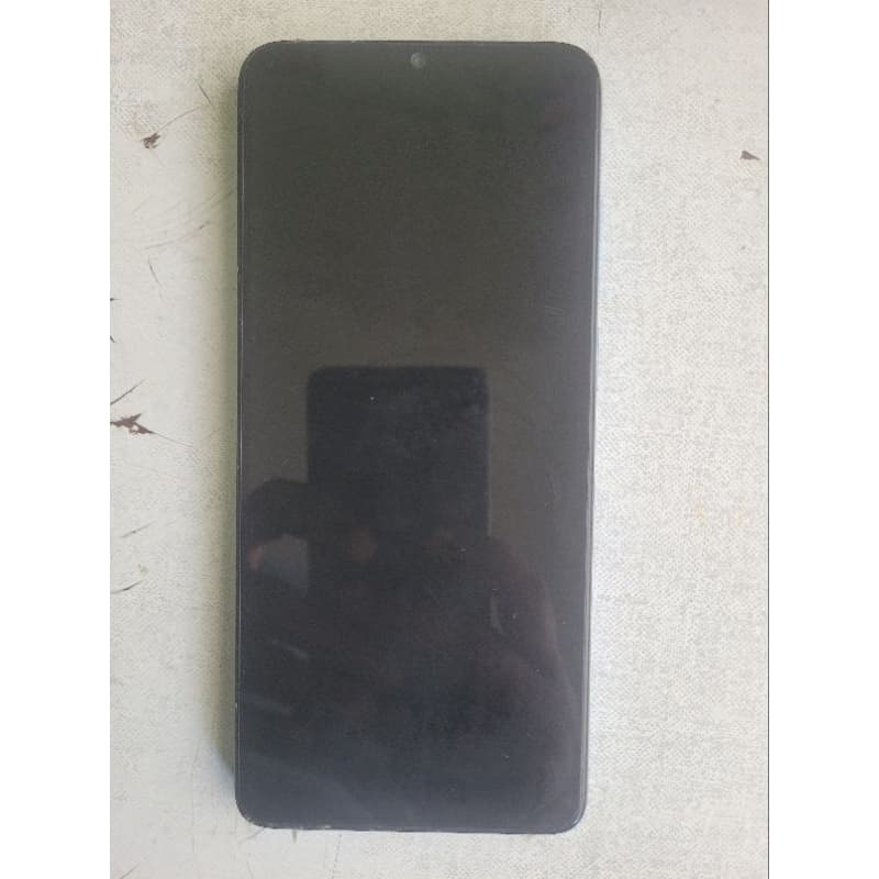 Imagem do smartphone Moto E22 128GB em estado perfeito, lado traseiro em fundo claro