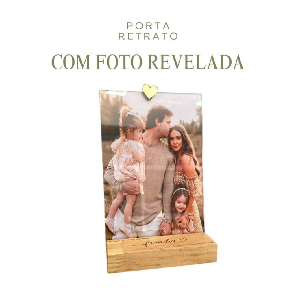 Porta retrato 10x15 com foto revelada de família em suporte de madeira