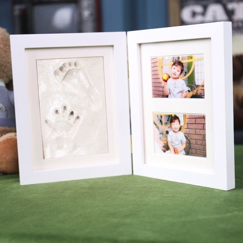 Porta-retratos dobrável infantil com impressão de mão e fotos de criança