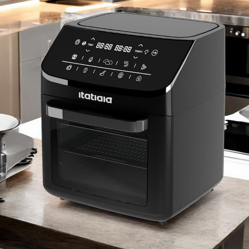 Fritadeira Air Fryer Forno Itatiaia 12L preto com display digital e logo Itatiaia