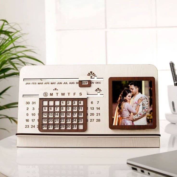 Calendário perpétuo de mesa MDF com porta-retrato, design minimalista, infinito, branco, marrom.