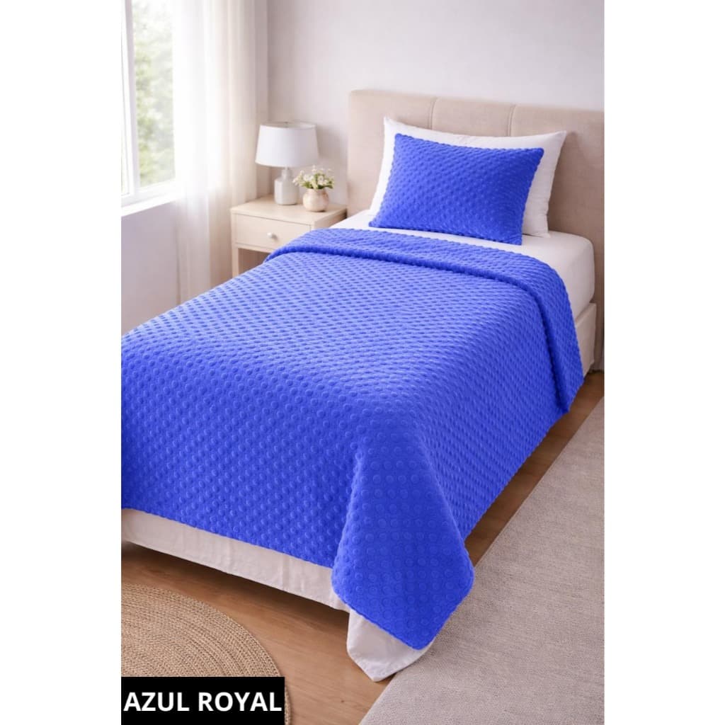 Colcha azul royal de microfibra Quentinha Antialérgico em cama de solteiro