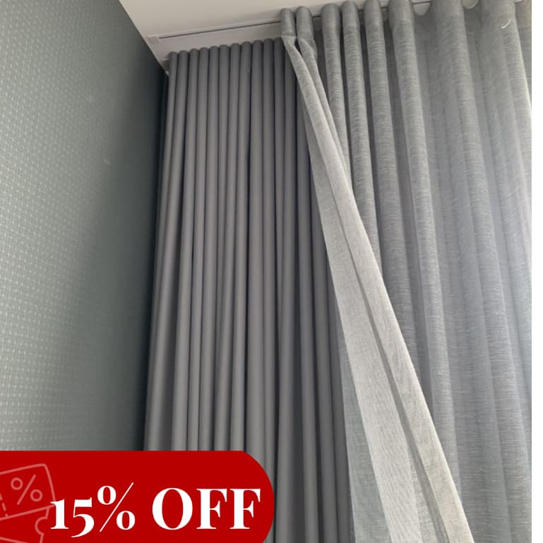 Cortina de voile de linho com forro blackout cinza em trilho suíço duplo com desconto de 15%.